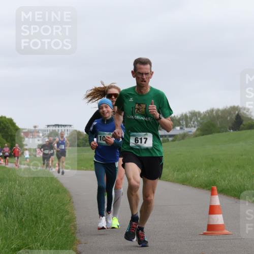 04.05.2025 - 8. Wedeler Halbmarathon Yannick Fuchs http://msf.ph/oto/7822491 04.05.2025 11:10:42 Laufen 10, 617 meine-sportfotos.de