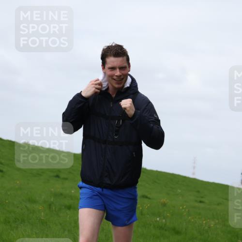 04.05.2025 - 8. Wedeler Halbmarathon Yannick Fuchs http://msf.ph/oto/7822519 04.05.2025 11:52:09 Laufen  meine-sportfotos.de