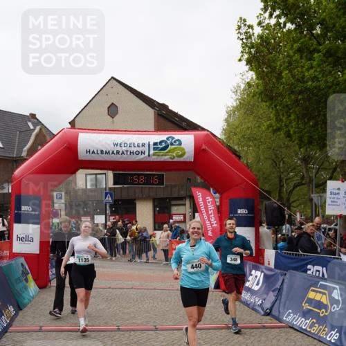 04.05.2025 - 8. Wedeler Halbmarathon Felixshl http://msf.ph/oto/7822536 04.05.2025 11:58:14 Ziel 3, 348, 440, 1135 meine-sportfotos.de