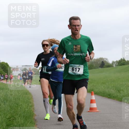 04.05.2025 - 8. Wedeler Halbmarathon Yannick Fuchs http://msf.ph/oto/7822539 04.05.2025 11:10:43 Laufen 87, 617 meine-sportfotos.de