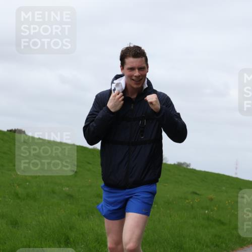 04.05.2025 - 8. Wedeler Halbmarathon Yannick Fuchs http://msf.ph/oto/7822542 04.05.2025 11:52:10 Laufen  meine-sportfotos.de