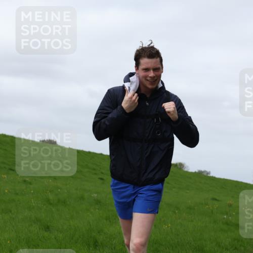 04.05.2025 - 8. Wedeler Halbmarathon Yannick Fuchs http://msf.ph/oto/7822554 04.05.2025 11:52:10 Laufen  meine-sportfotos.de