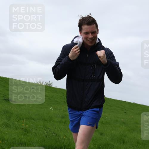 04.05.2025 - 8. Wedeler Halbmarathon Yannick Fuchs http://msf.ph/oto/7822603 04.05.2025 11:52:10 Laufen  meine-sportfotos.de