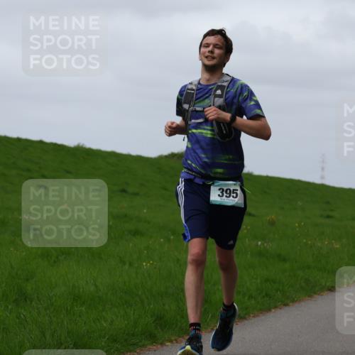 04.05.2025 - 8. Wedeler Halbmarathon Yannick Fuchs http://msf.ph/oto/7822651 04.05.2025 11:29:47 Laufen 395, 527 meine-sportfotos.de