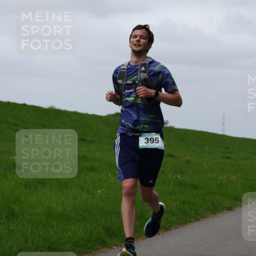 04.05.2025 - 8. Wedeler Halbmarathon Yannick Fuchs http://msf.ph/oto/7822653 04.05.2025 11:29:47 Laufen 395, 527 meine-sportfotos.de