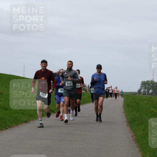 04.05.2025 - 8. Wedeler Halbmarathon Yannick Fuchs http://msf.ph/oto/7822684 04.05.2025 11:29:48 Laufen 527, 39, 314, 365, 38 meine-sportfotos.de