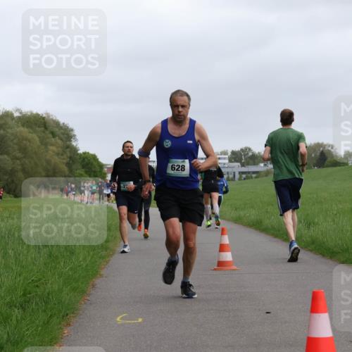 04.05.2025 - 8. Wedeler Halbmarathon Yannick Fuchs http://msf.ph/oto/7822705 04.05.2025 11:10:53 Laufen 628 meine-sportfotos.de