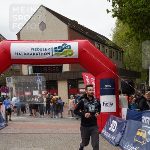 04.05.2025 - 8. Wedeler Halbmarathon Felixshl http://msf.ph/oto/7822727 04.05.2025 11:58:24 Ziel 71, 605 meine-sportfotos.de