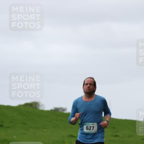 04.05.2025 - 8. Wedeler Halbmarathon Yannick Fuchs http://msf.ph/oto/7822802 04.05.2025 12:15:00 Laufen 627 meine-sportfotos.de