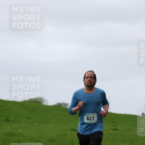 04.05.2025 - 8. Wedeler Halbmarathon Yannick Fuchs http://msf.ph/oto/7822810 04.05.2025 12:15:01 Laufen 627 meine-sportfotos.de