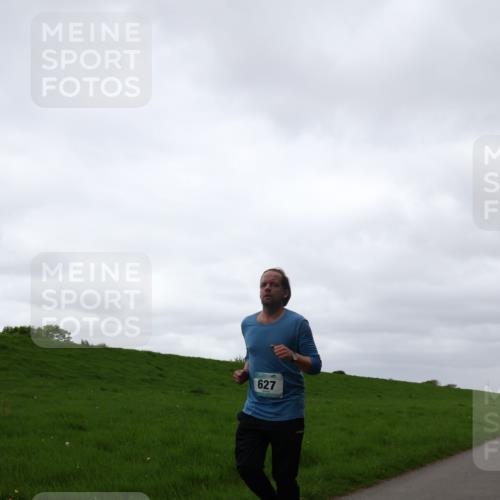 04.05.2025 - 8. Wedeler Halbmarathon Yannick Fuchs http://msf.ph/oto/7822836 04.05.2025 12:15:04 Laufen 627 meine-sportfotos.de