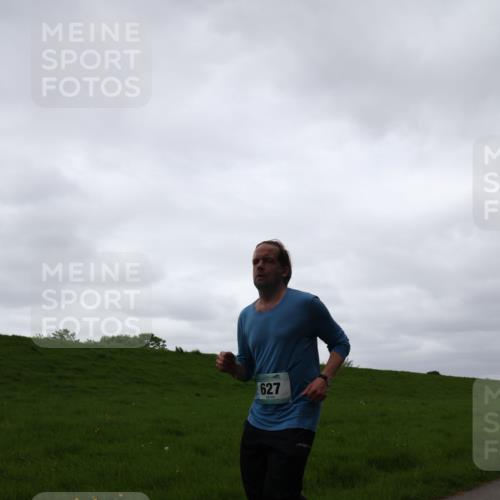 04.05.2025 - 8. Wedeler Halbmarathon Yannick Fuchs http://msf.ph/oto/7822853 04.05.2025 12:15:04 Laufen 627 meine-sportfotos.de