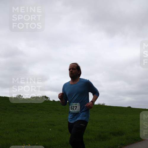 04.05.2025 - 8. Wedeler Halbmarathon Yannick Fuchs http://msf.ph/oto/7822856 04.05.2025 12:15:04 Laufen 627 meine-sportfotos.de