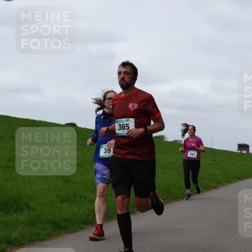 04.05.2025 - 8. Wedeler Halbmarathon Yannick Fuchs http://msf.ph/oto/7822901 04.05.2025 11:29:54 Laufen 39, 365, 392 meine-sportfotos.de
