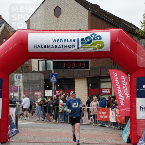 04.05.2025 - 8. Wedeler Halbmarathon Felixshl http://msf.ph/oto/7822992 04.05.2025 11:58:46 Ziel 34, 551, 713 meine-sportfotos.de