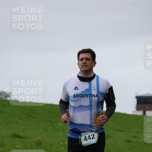 04.05.2025 - 8. Wedeler Halbmarathon Yannick Fuchs http://msf.ph/oto/7823010 04.05.2025 12:16:13 Laufen 442 meine-sportfotos.de