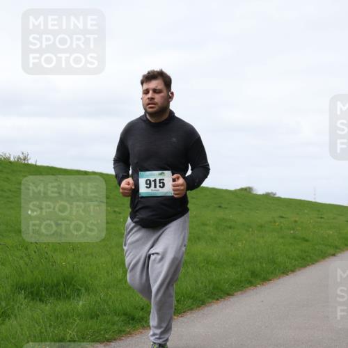 04.05.2025 - 8. Wedeler Halbmarathon Yannick Fuchs http://msf.ph/oto/7823075 04.05.2025 11:52:31 Laufen 915 meine-sportfotos.de