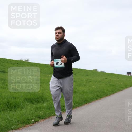 04.05.2025 - 8. Wedeler Halbmarathon Yannick Fuchs http://msf.ph/oto/7823085 04.05.2025 11:52:31 Laufen 915 meine-sportfotos.de