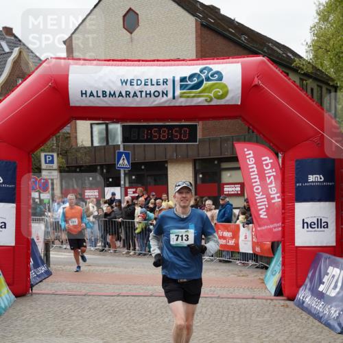 04.05.2025 - 8. Wedeler Halbmarathon Felixshl http://msf.ph/oto/7823098 04.05.2025 11:58:48 Ziel 551, 713 meine-sportfotos.de