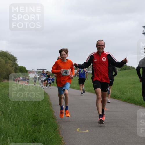 04.05.2025 - 8. Wedeler Halbmarathon Yannick Fuchs http://msf.ph/oto/7823108 04.05.2025 11:11:02 Laufen 481 meine-sportfotos.de