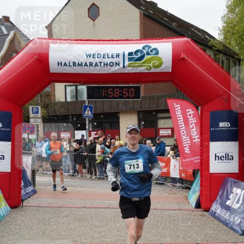 04.05.2025 - 8. Wedeler Halbmarathon Felixshl http://msf.ph/oto/7823112 04.05.2025 11:58:48 Ziel 551, 713 meine-sportfotos.de
