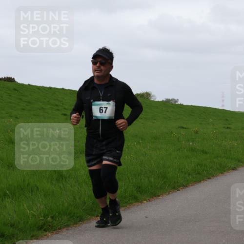 04.05.2025 - 8. Wedeler Halbmarathon Yannick Fuchs http://msf.ph/oto/7823212 04.05.2025 11:30:12 Laufen 67 meine-sportfotos.de