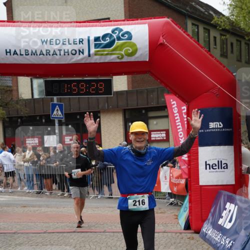 04.05.2025 - 8. Wedeler Halbmarathon Felixshl http://msf.ph/oto/7823483 04.05.2025 11:59:27 Ziel 140, 216 meine-sportfotos.de