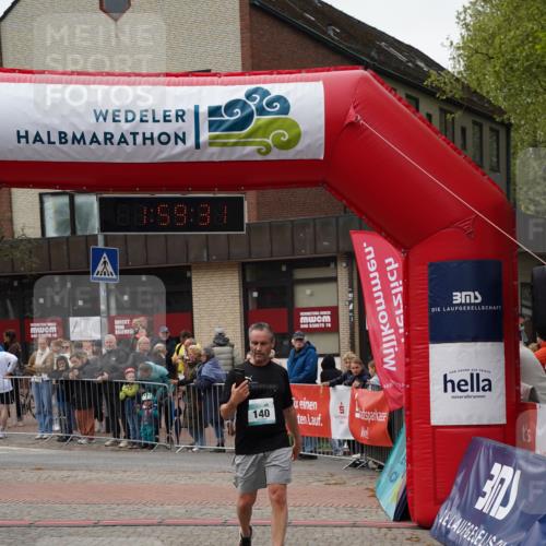 04.05.2025 - 8. Wedeler Halbmarathon Felixshl http://msf.ph/oto/7823550 04.05.2025 11:59:29 Ziel 140, 216 meine-sportfotos.de