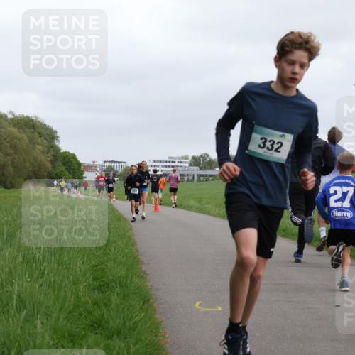 04.05.2025 - 8. Wedeler Halbmarathon Yannick Fuchs http://msf.ph/oto/7823656 04.05.2025 11:11:19 Laufen 332, 27 meine-sportfotos.de