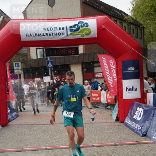 04.05.2025 - 8. Wedeler Halbmarathon Felixshl http://msf.ph/oto/7823725 04.05.2025 11:59:46 Ziel 126, 536, 573 meine-sportfotos.de