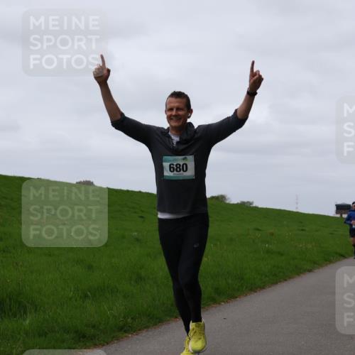 04.05.2025 - 8. Wedeler Halbmarathon Yannick Fuchs http://msf.ph/oto/7823771 04.05.2025 11:30:47 Laufen 680, 157 meine-sportfotos.de
