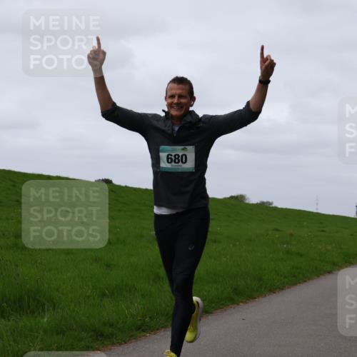 04.05.2025 - 8. Wedeler Halbmarathon Yannick Fuchs http://msf.ph/oto/7823777 04.05.2025 11:30:47 Laufen 680, 157 meine-sportfotos.de