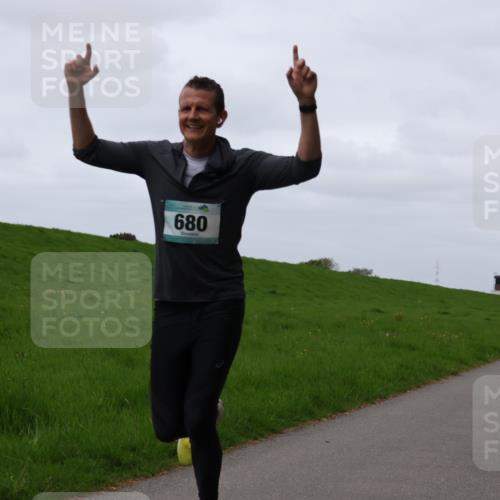 04.05.2025 - 8. Wedeler Halbmarathon Yannick Fuchs http://msf.ph/oto/7823782 04.05.2025 11:30:47 Laufen 680, 157 meine-sportfotos.de