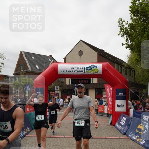 04.05.2025 - 8. Wedeler Halbmarathon Felixshl http://msf.ph/oto/7823885 04.05.2025 11:59:53 Ziel 90, 151, 536, 566, 572, 573 meine-sportfotos.de