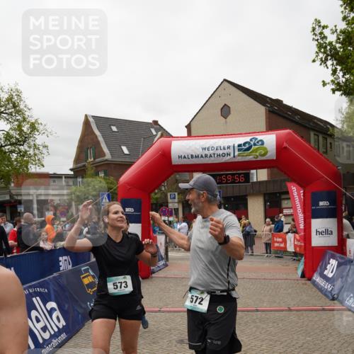 04.05.2025 - 8. Wedeler Halbmarathon Felixshl http://msf.ph/oto/7823996 04.05.2025 11:59:54 Ziel 90, 151, 566, 572, 573 meine-sportfotos.de