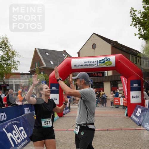 04.05.2025 - 8. Wedeler Halbmarathon Felixshl http://msf.ph/oto/7824019 04.05.2025 11:59:54 Ziel 90, 151, 566, 572, 573 meine-sportfotos.de
