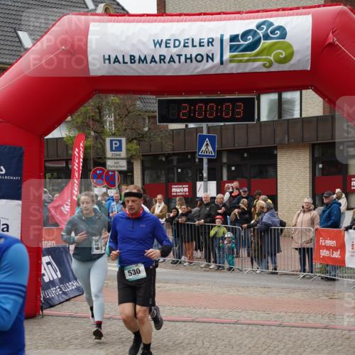 04.05.2025 - 8. Wedeler Halbmarathon Felixshl http://msf.ph/oto/7824163 04.05.2025 12:00:01 Ziel 151, 418, 529, 530 meine-sportfotos.de