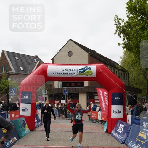 04.05.2025 - 8. Wedeler Halbmarathon Felixshl http://msf.ph/oto/7824300 04.05.2025 12:00:27 Ziel 453, 518, 543, 560 meine-sportfotos.de