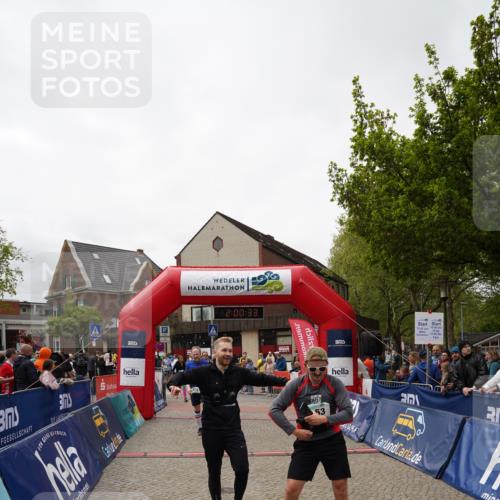 04.05.2025 - 8. Wedeler Halbmarathon Felixshl http://msf.ph/oto/7824411 04.05.2025 12:00:31 Ziel 114, 453, 518, 560, 821 meine-sportfotos.de