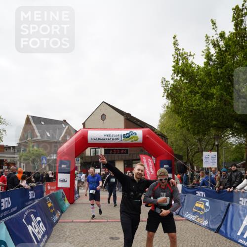 04.05.2025 - 8. Wedeler Halbmarathon Felixshl http://msf.ph/oto/7824456 04.05.2025 12:00:32 Ziel 114, 453, 518, 560, 821 meine-sportfotos.de