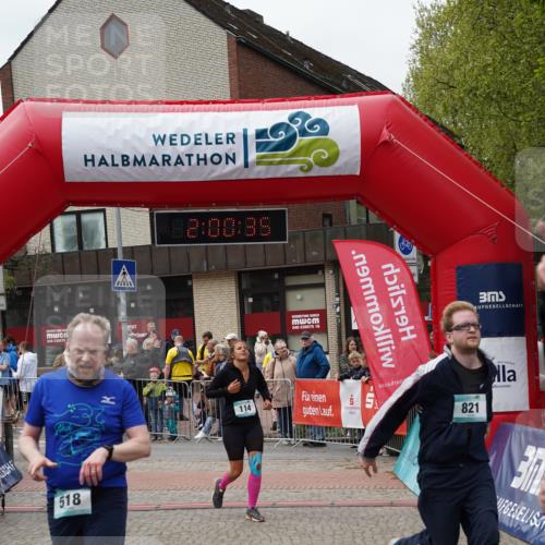 04.05.2025 - 8. Wedeler Halbmarathon Felixshl http://msf.ph/oto/7824497 04.05.2025 12:00:33 Ziel 38, 114, 518, 821 meine-sportfotos.de