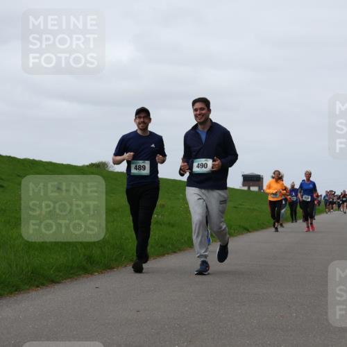 04.05.2025 - 8. Wedeler Halbmarathon Yannick Fuchs http://msf.ph/oto/7824509 04.05.2025 11:31:41 Laufen 490, 489 meine-sportfotos.de