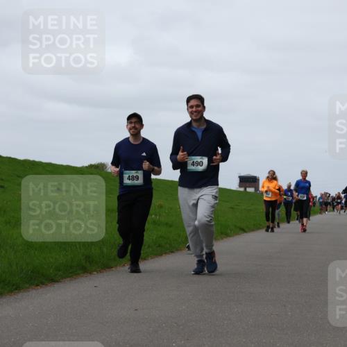 04.05.2025 - 8. Wedeler Halbmarathon Yannick Fuchs http://msf.ph/oto/7824516 04.05.2025 11:31:41 Laufen 489, 490 meine-sportfotos.de