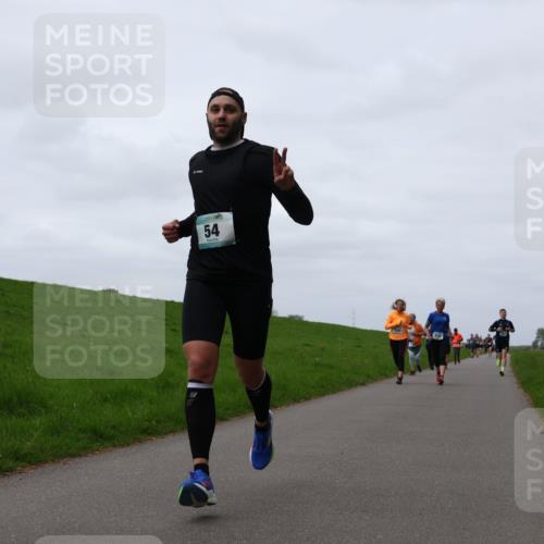 04.05.2025 - 8. Wedeler Halbmarathon Yannick Fuchs http://msf.ph/oto/7824623 04.05.2025 11:31:45 Laufen 54 meine-sportfotos.de