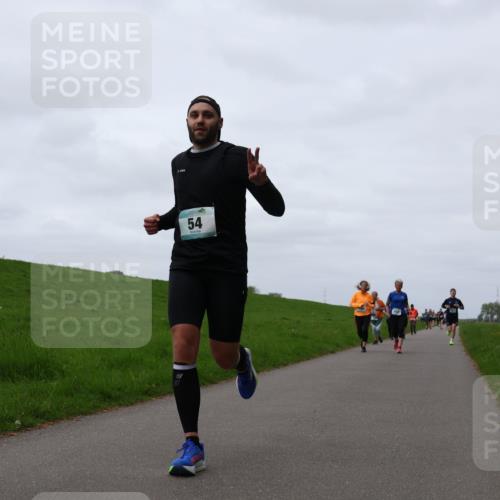 04.05.2025 - 8. Wedeler Halbmarathon Yannick Fuchs http://msf.ph/oto/7824626 04.05.2025 11:31:45 Laufen 54 meine-sportfotos.de