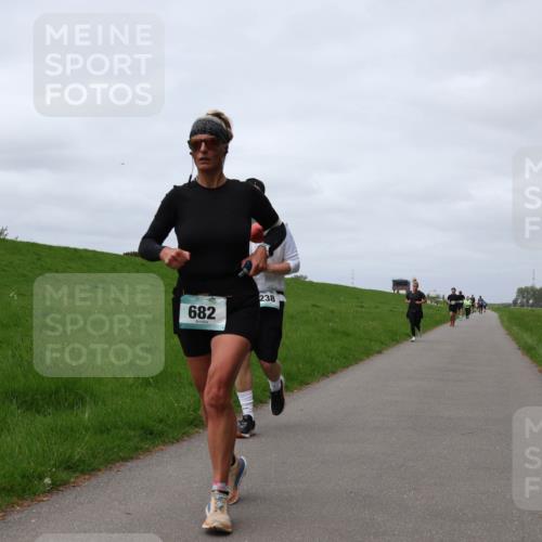 04.05.2025 - 8. Wedeler Halbmarathon Yannick Fuchs http://msf.ph/oto/7824646 04.05.2025 11:53:48 Laufen 682, 238 meine-sportfotos.de