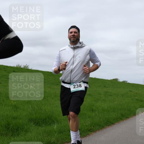 04.05.2025 - 8. Wedeler Halbmarathon Yannick Fuchs http://msf.ph/oto/7824647 04.05.2025 11:53:49 Laufen 238 meine-sportfotos.de