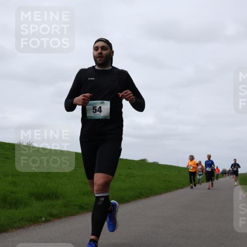 04.05.2025 - 8. Wedeler Halbmarathon Yannick Fuchs http://msf.ph/oto/7824648 04.05.2025 11:31:45 Laufen 54 meine-sportfotos.de