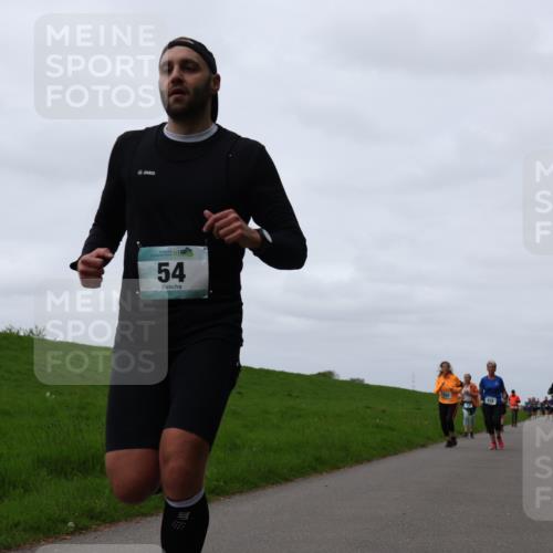 04.05.2025 - 8. Wedeler Halbmarathon Yannick Fuchs http://msf.ph/oto/7824655 04.05.2025 11:31:45 Laufen 54 meine-sportfotos.de
