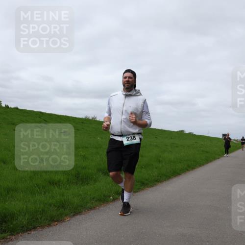 04.05.2025 - 8. Wedeler Halbmarathon Yannick Fuchs http://msf.ph/oto/7824661 04.05.2025 11:53:49 Laufen 238 meine-sportfotos.de